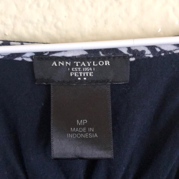 Ann Taylor Navy & White Paisley Pattern Tank Top size Medium Petite - Picture 4 of 6